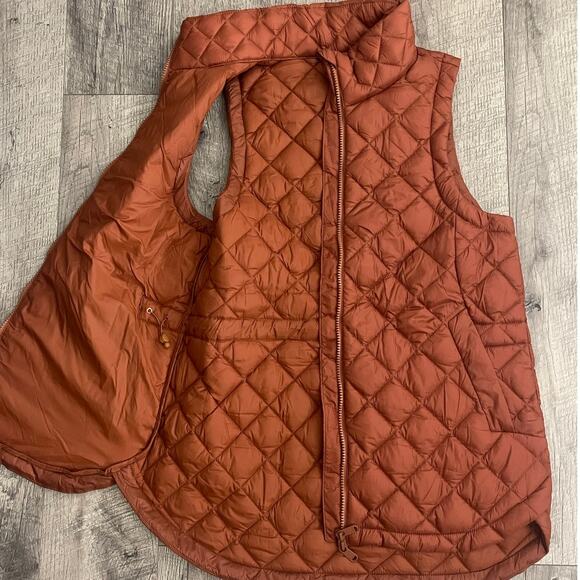 Athleta Whisper Featherless Insulated Vest Women’s Gorpcore Hiking Puffer - Picture 4 of 7